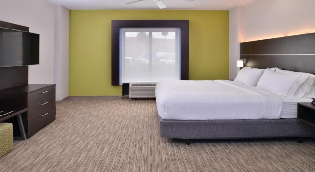Номер Standard Holiday Inn Express Hotel & Suites La Place by IHG