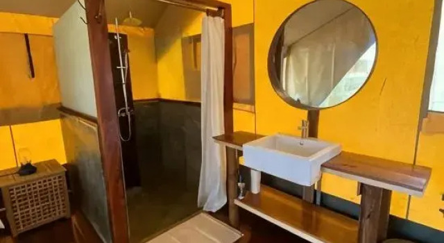 Тент рядом с пляжем Ara Dinawan Island Resort