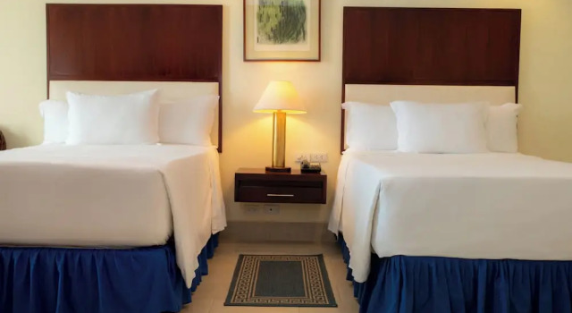 Четырёхместный номер Standard с видом на город Hotel Colon Salinas