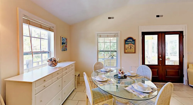 655 Cabana Beach Rd Cottage 4 Bedrooms 4 Bathrooms Cottage, Varaa Lomakoti Huvilat kohteessa Alabama, Villa