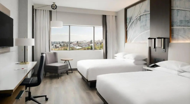 Четырёхместный номер Standard с видом на город Marriott Tacoma Downtown