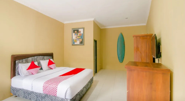 Номер Deluxe RedDoorz near Pantai Karang Hawu Pelabuhan Ratu