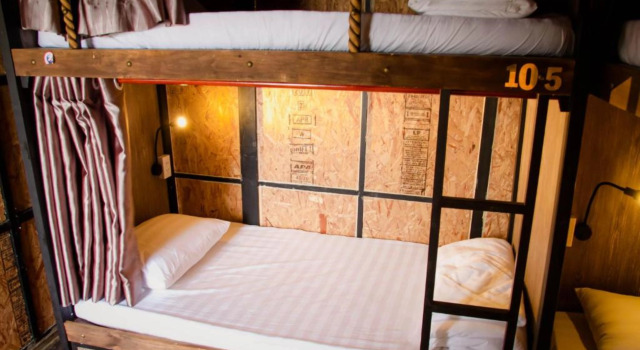 Кровать в общем номере Sai Gon 1979 Hotel
