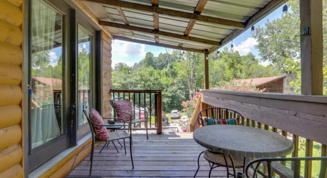 Апартаменты 3 Mi to Great Smoky Mtn NP: Riverfront Retreat