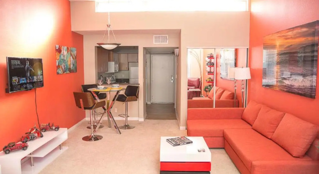 HOLYWOOD HILLS Studio !!!
