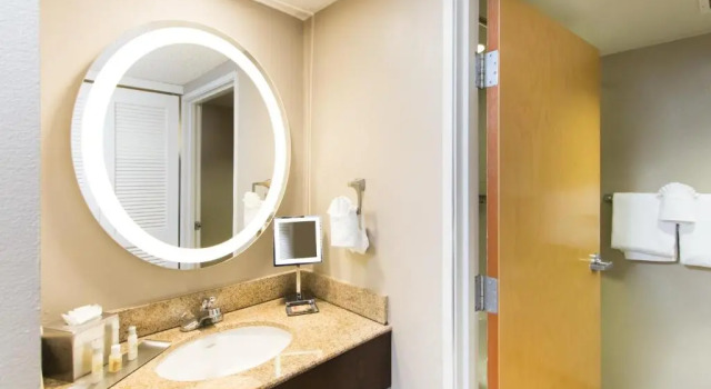 Номер Standard с видом на бассейн DoubleTree by Hilton Grand Key Resort
