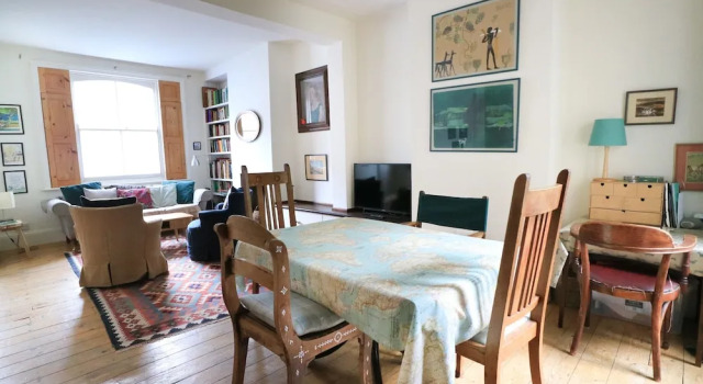Charming 2 Bedroom House With Garden in East London, Забронировать Дом для отпуска Коттеджи Лондона, рядом с Дом Денниса Северса, Коттедж