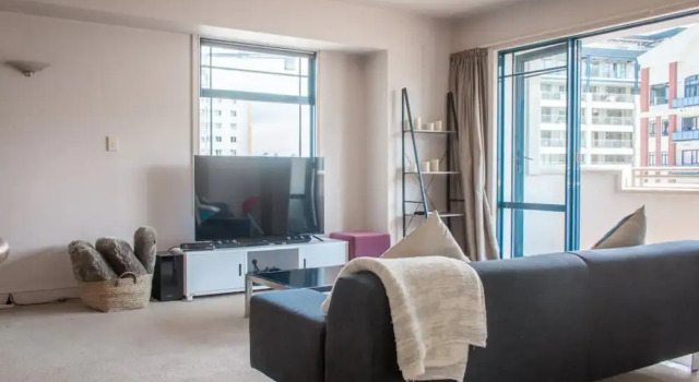 Cosy 2 Bedroom CBD Apartment With Balcony