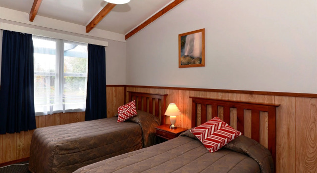 Fairy Springs Motel, Забронировать Мотель Отели Озера Роторуа с завтраком, Завтраки