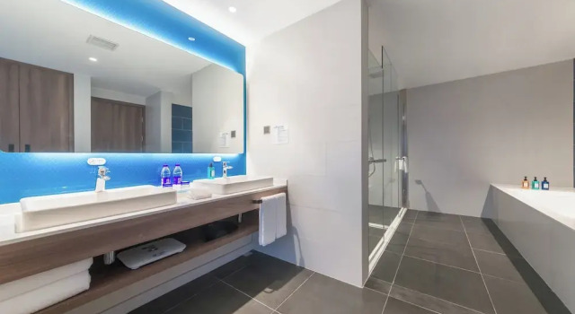 Люкс с 2 комнатами Holiday Inn Express Beijing Shijingshan Lakeview by IHG
