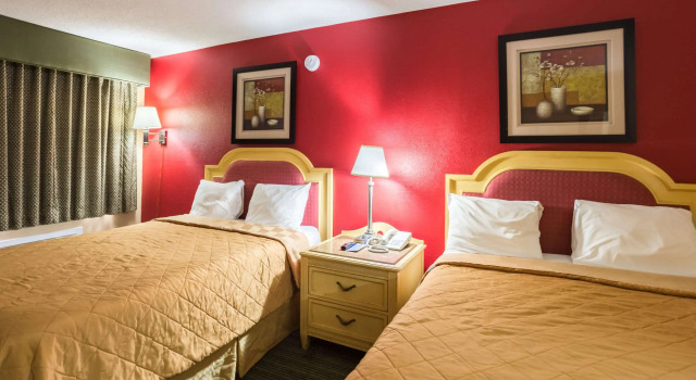 Четырёхместный номер Standard Rodeway Inn Hazlehurst