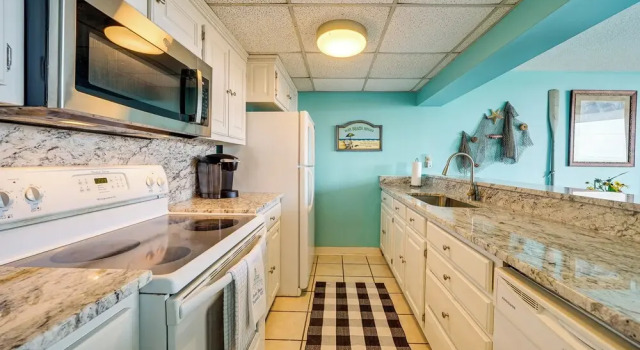 Апартаменты Bright Carolina Beach Condo: Public Beach On-site