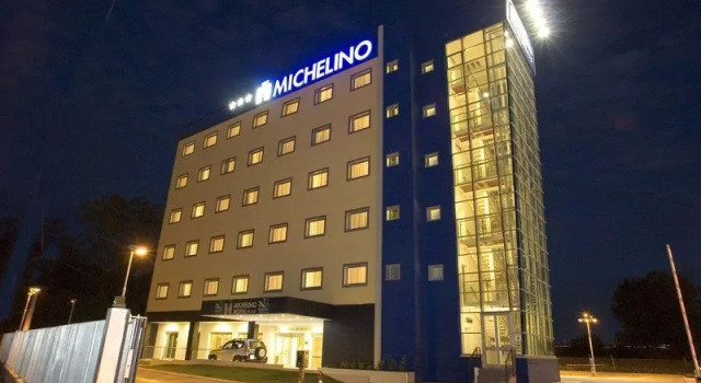Кровать в общем номере MICHELINO 75 by the Sydney Hotel
