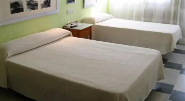 Двухместный номер Standard с балконом Hostal Las Gaviotas