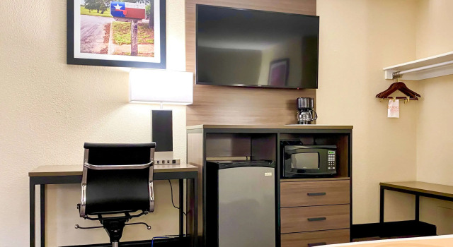 Четырёхместный номер Standard Quality Inn & Suites Airport
