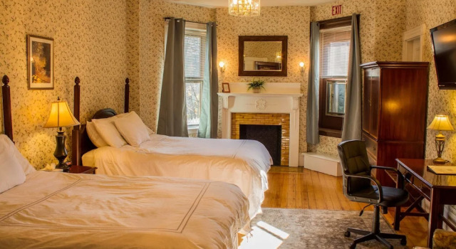 Четырёхместный номер Deluxe Beacon Inn 1087