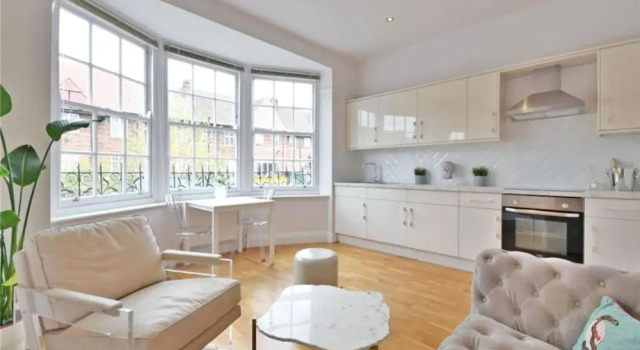 Апартаменты Luxury 3-bed Huge Garden Great Transport Links