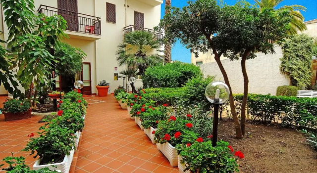 Трёхместный номер Standard с видом на сад Hotel El Balear