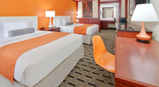 Четырёхместный номер Standard Howard Johnson by Wyndham San Marcos