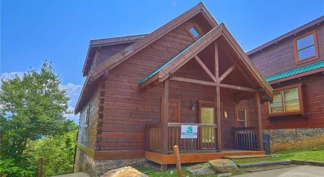 Bear Pause II - Three Bedroom Cabin