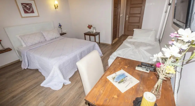 Номер Standard с балконом и с видом на горы Karaburun Konak Hotel