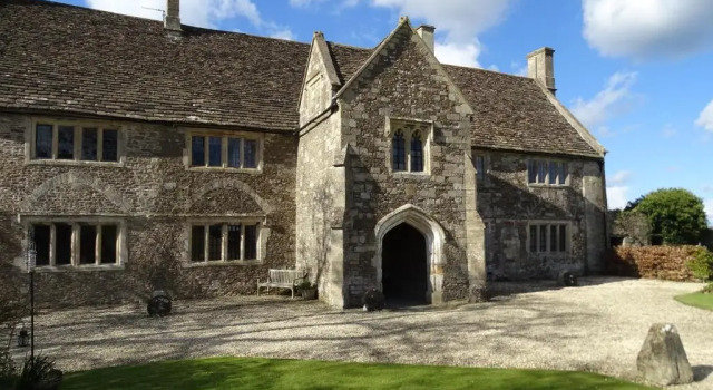 Seymours Court