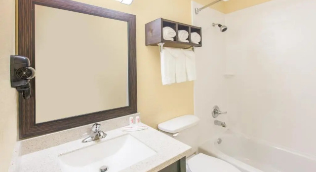 Двухместный номер Second Floor Days Inn by Wyndham Miami