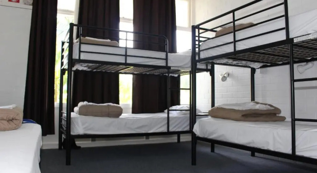 Кровать в общем номере Hoey Moey Backpackers