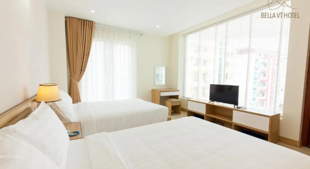 Четырёхместный номер Standard с балконом Bella VT Hotel - Bãi Sau Vũng Tàu