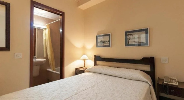 Hotel Isolino, Забронировать Отель Эль-Грове O Grove Peninsula, рядом с Церковь Сан-Мартино