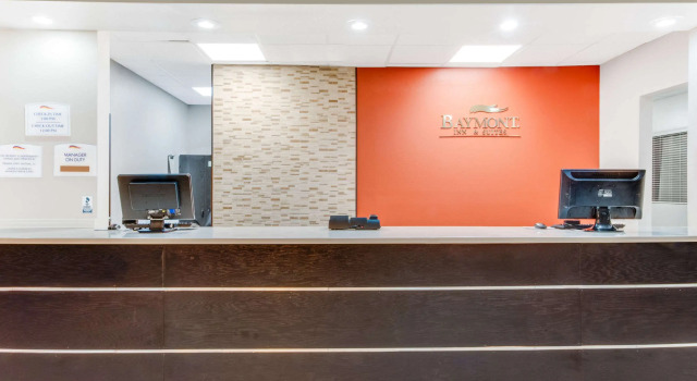 Baymont Inn and Suites Midland Airport, Rezerwuj Hotel Hotele w Midland z parkingiem, Parking