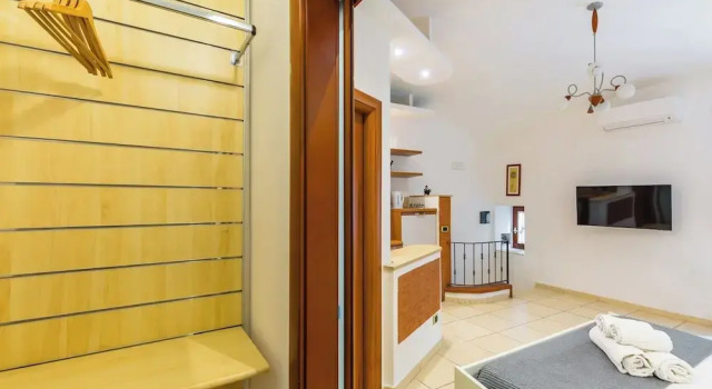 Tolentino Studio Flat by Napoliapartments, Buchen Sie Ferienwohnung Neapel Kampanien