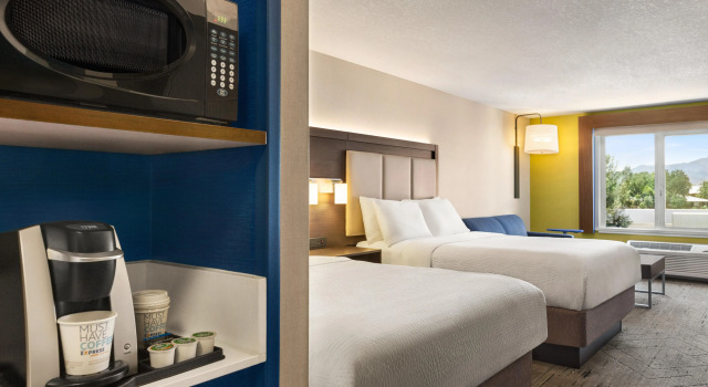 Holiday Inn Express & Suites Redding by IHG