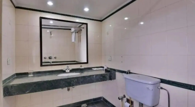 The Royale Midtown, Rezerwuj Hotel Hotele w Bhubaneshwar z parkingiem, Parking