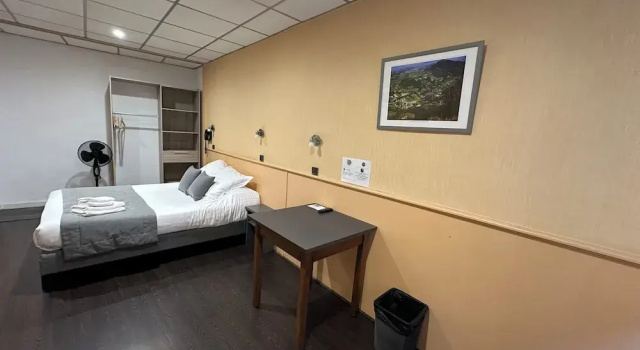Двухместный номер Standard Logis Hôtel du Fer à Cheval