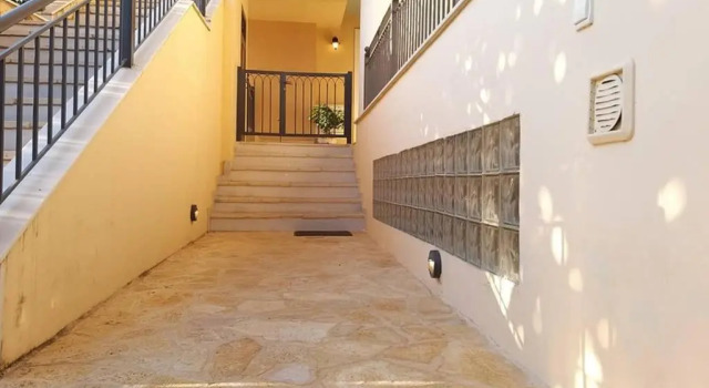 New, modern, bright and independent apartment 83 m2, with garden, 5min to the beach and the city center, Забронировать Апартаменты/квартира Апартаменты периферийной единицы Мессения, Апартаменты/квартира