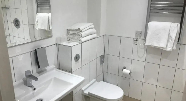 Трёхместный номер Standard voco Corby Kettering by IHG