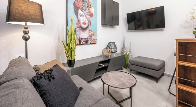 Апартаменты Luxury c 1 комнатой Anna Suites