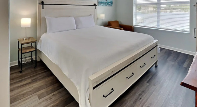 Номер Standard Palm Court Yacht Club #303