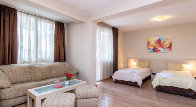 Люкс с красивым видом из окна Family Hotel Madrid