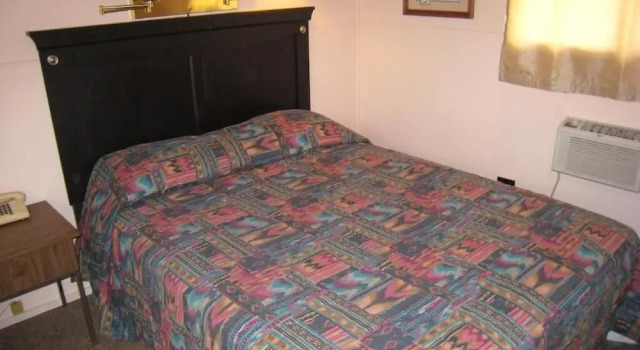 The Ol' Frontier, Book Mini-hotel Revelstoke Mountain Revelstoke
