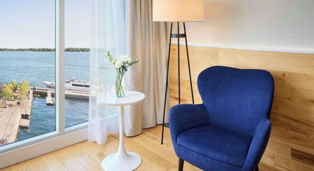 Двухместный номер Premium с видом на озеро Radisson Blu Toronto Downtown