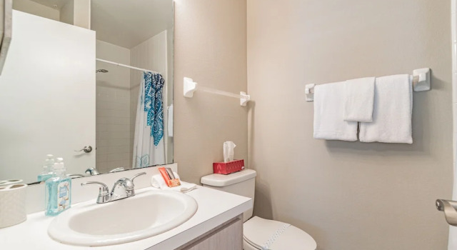 Коттедж Near Theme Parks! In-Ground 3 BR Pool Home, Sleeps 7, Total Privacy!