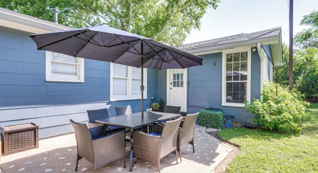 Коттедж 1 Mi to Dtwn: Family-friendly Brenham Bungalow!