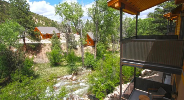 Двухместный номер Deluxe Mount Princeton Hot Springs Resort