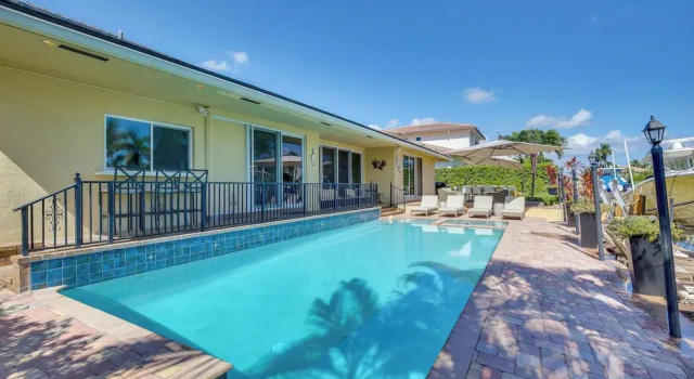 Коттедж Canal Access & Pool: Lighthouse Point Getaway!