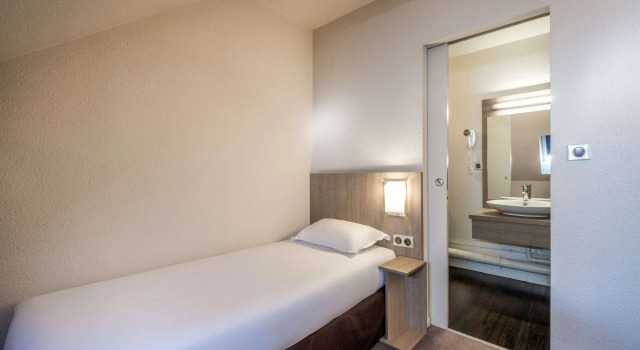 Трёхместный номер Standard Comfort Hotel Linas - Montlhery
