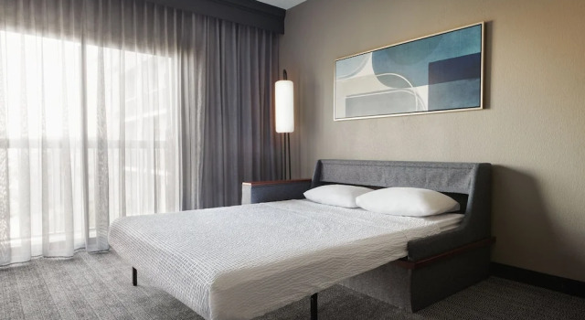 Люкс c 1 комнатой Courtyard by Marriott St. Louis Downtown West