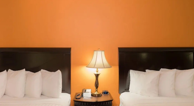 Четырёхместный номер Standard Oakland Airport Executive Hotel