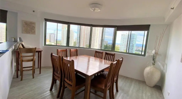 Апартаменты с 3 комнатами с видом на воду The Meriton Apartments on Main Beach